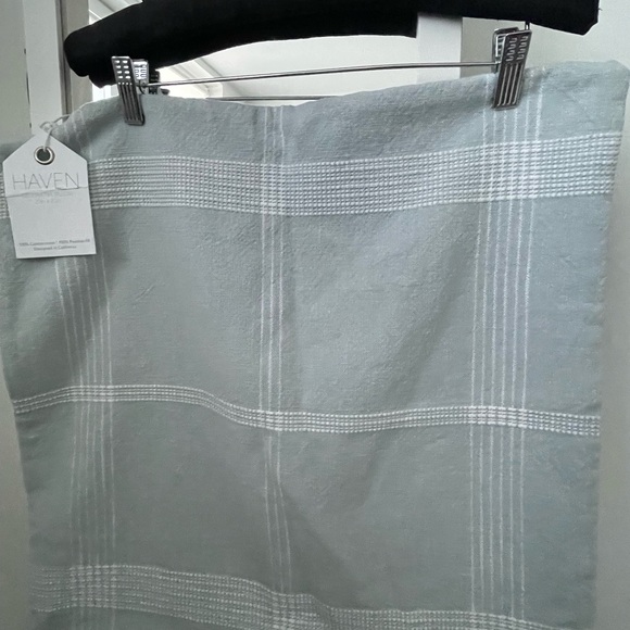 NWT KAF Home Haven Light Green & White 100% Cotton  20 x 20 Pillow Case - Picture 1 of 4